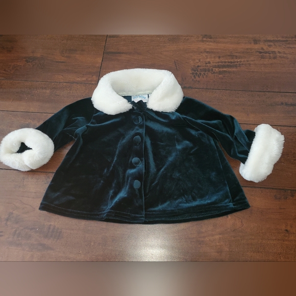 Green Velvet Matching Set with Faux Fur White Trim 12 Months All Mine Collection - Picture 4 of 10